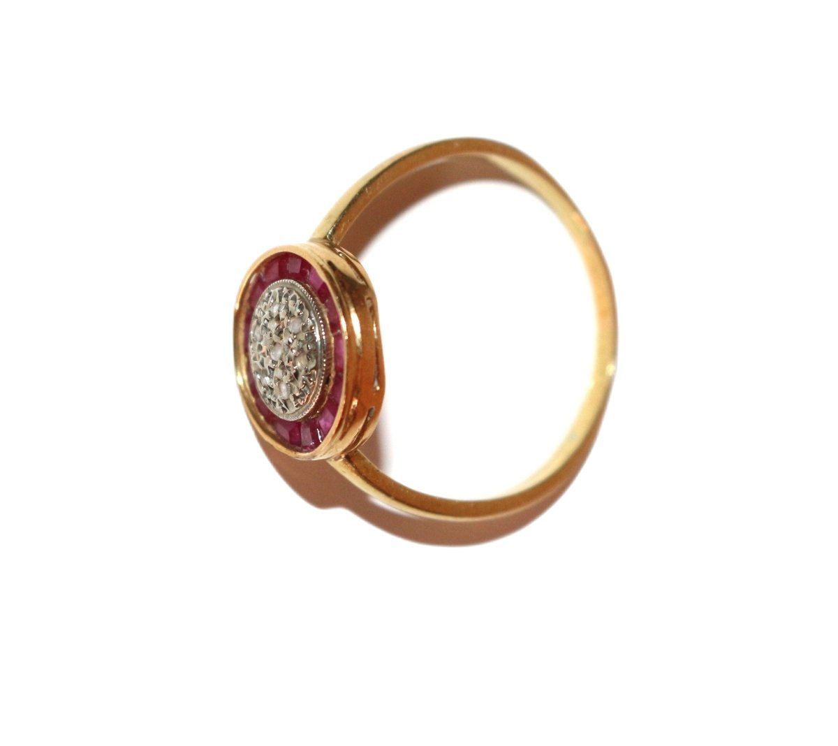 Bague Art Déco ronde rubis et diamants - Castafiore
