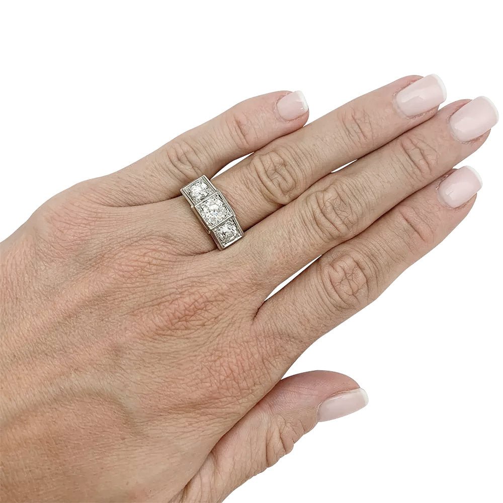 Bague art déco "trilogie" sertie de diamants sur platine - Castafiore