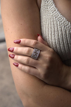 Bague Bandeau ajourée en or blanc et diamants - Castafiore