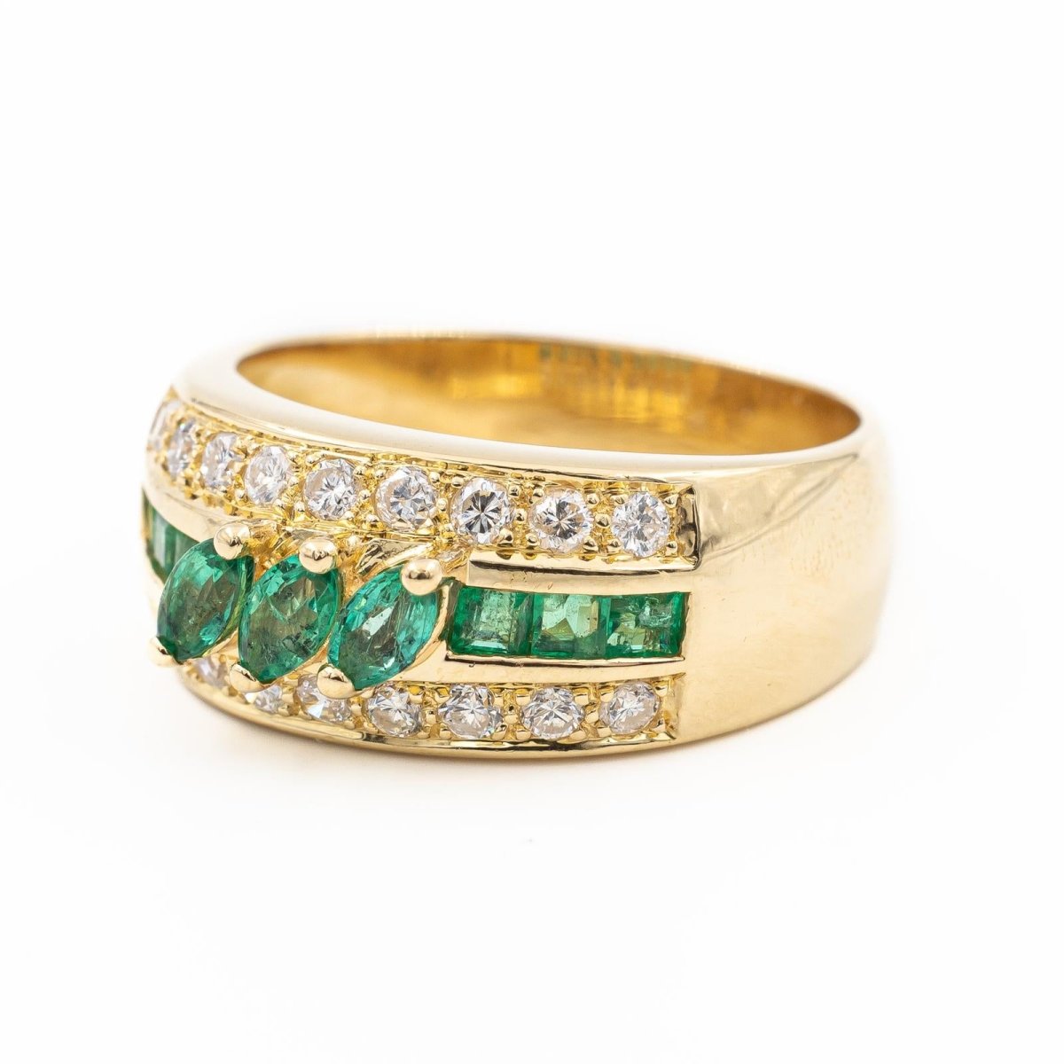 Bague Bandeau en or jaune, diamants et émeraude - Castafiore