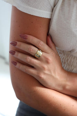 Bague Bandeau en or jaune et diamants - Castafiore