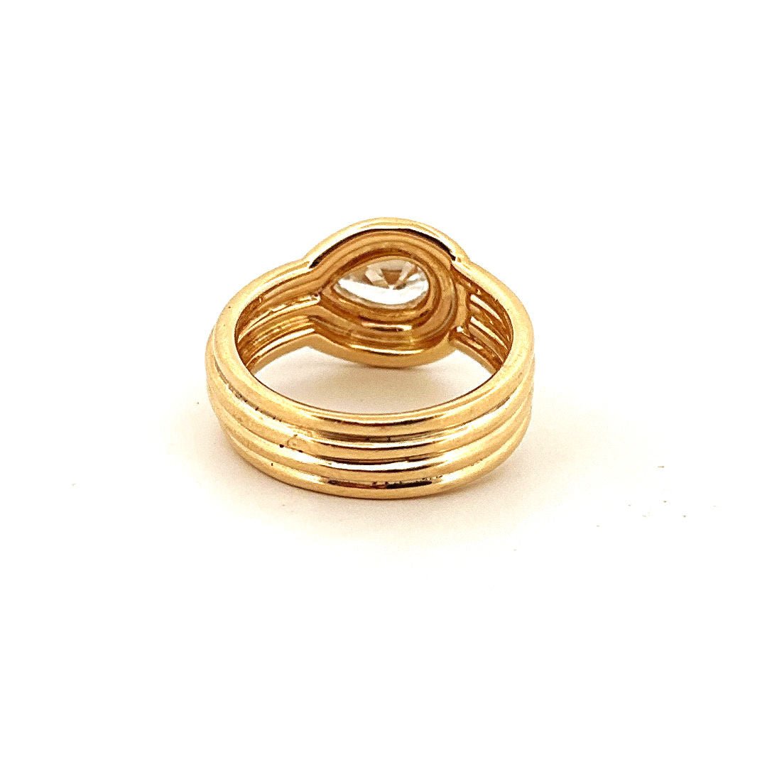 Bague bandeau en or jaune godronné et diamant de taille poire - Castafiore
