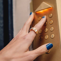 Bague Bandeau PIAGET en or jaune et diamants - Castafiore