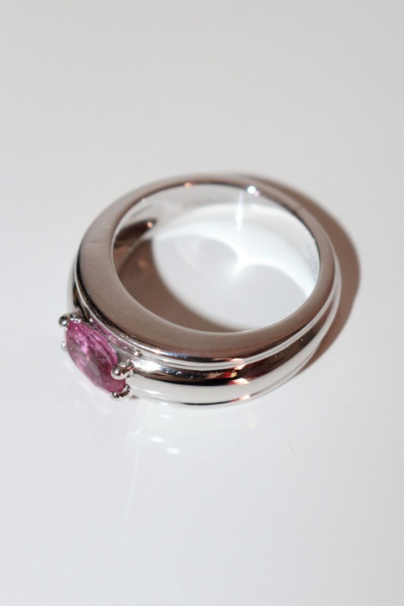 Bague BOUCHERON "Axelle" en or blanc et saphir rose - Castafiore