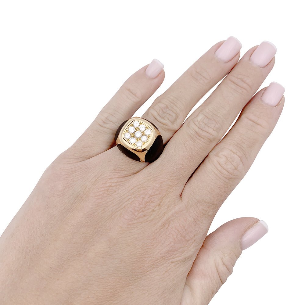 Bague Boucheron, "Chevalière", or jaune, bois et diamants. - Castafiore