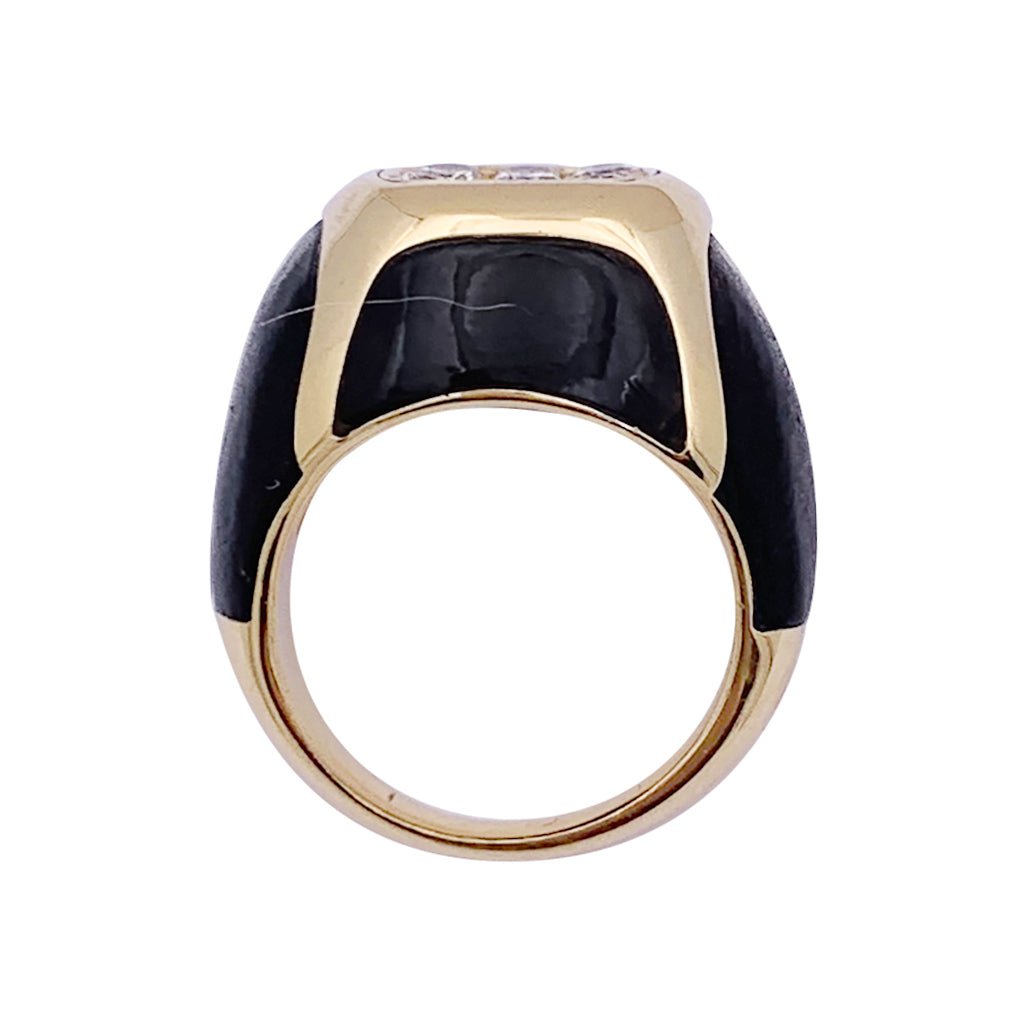 Bague Boucheron, "Chevalière", or jaune, bois et diamants. - Castafiore
