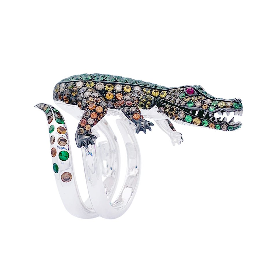 Bague Boucheron Crocodile en or blanc, sertie de diamants et pierres de couleur - Castafiore