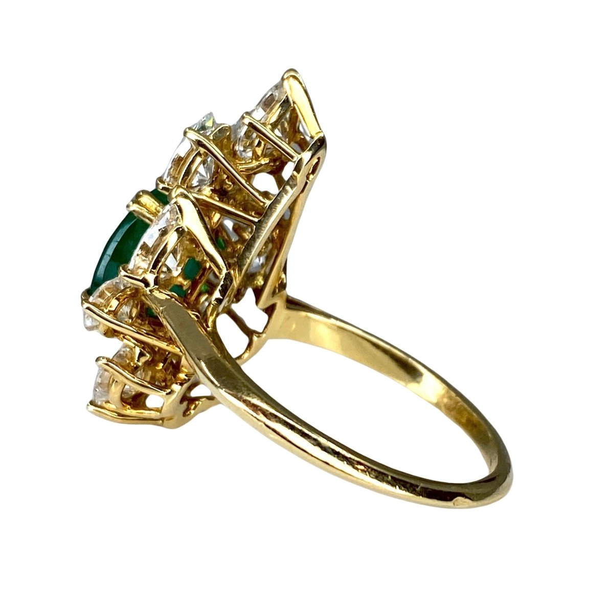 Bague BOUCHERON Pompadour en or jaune, émeraude et diamants - Castafiore
