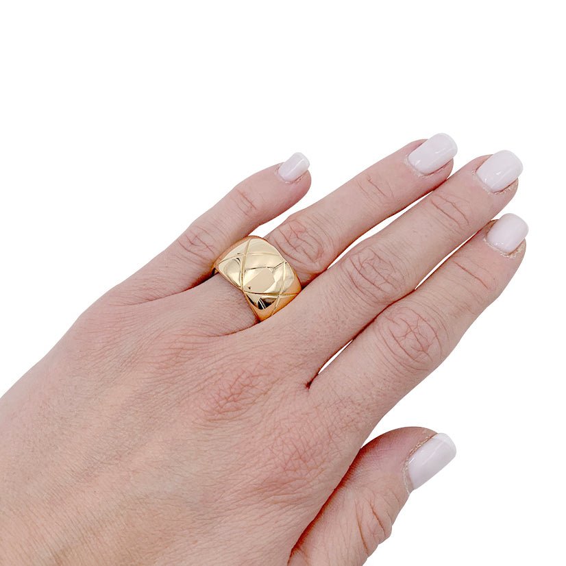 CHANEL “Coco Crush” ring in yellow gold