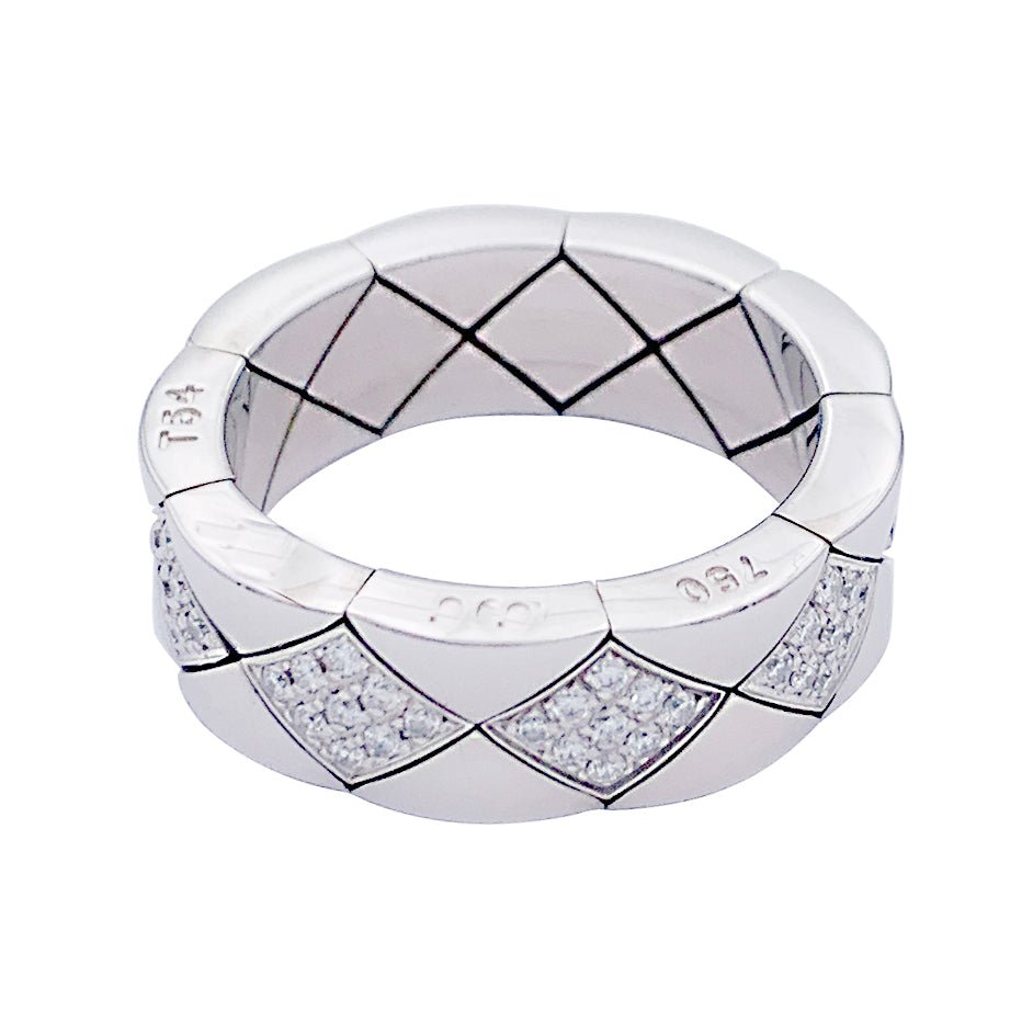 Bague CHANEL "Matelassé" en or blanc et diamants - Castafiore