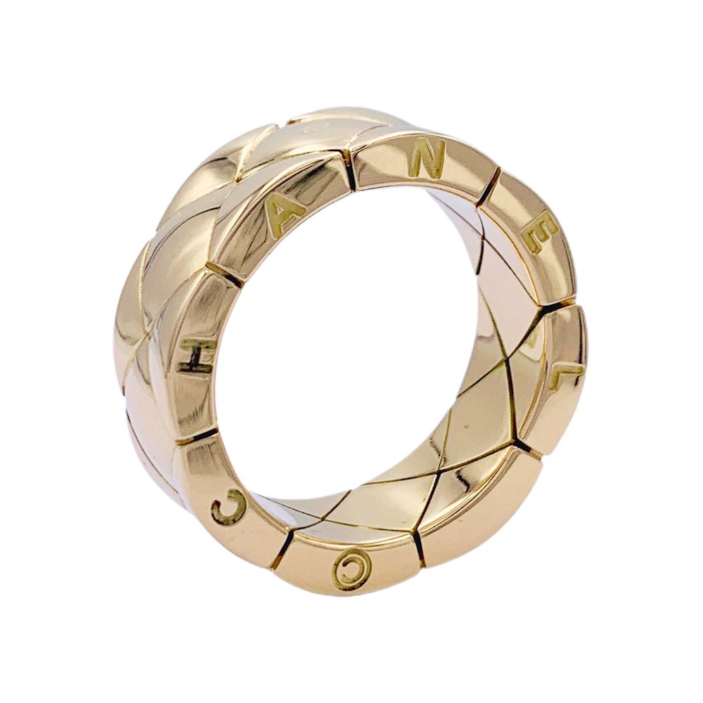 Bague CHANEL "Matelassé" en or jaune - Castafiore