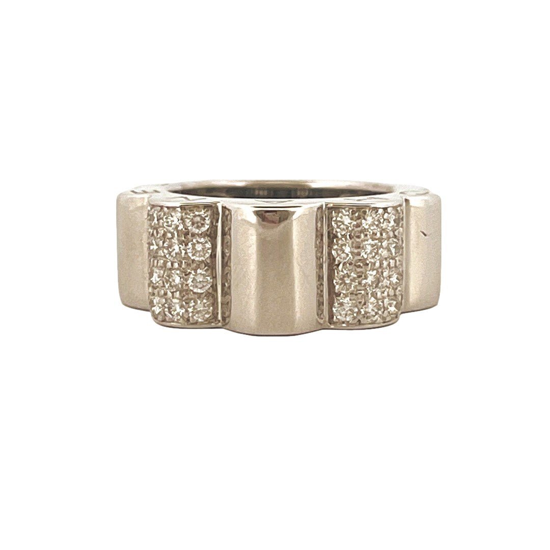 Bague CHANEL "Profil de Camélia" en or blanc et diamants - Castafiore