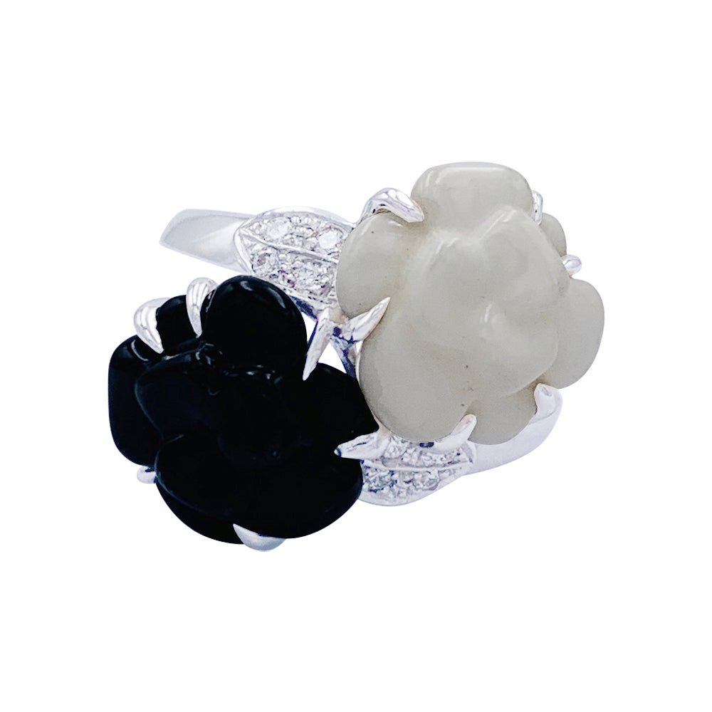 Bague Chanel, "Toi & Moi - Mini Camélia sculpté", or blanc, diamants - Castafiore