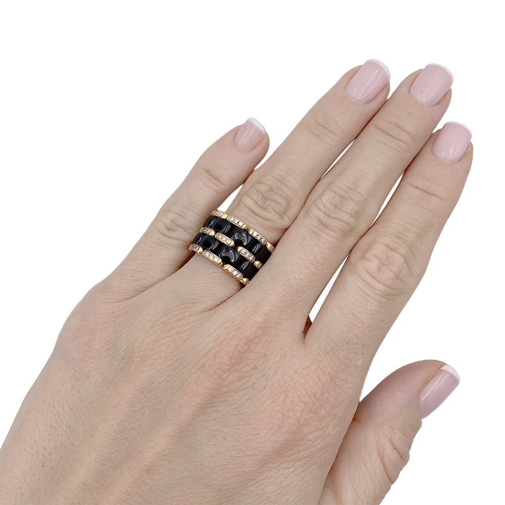 Bague CHANEL "Ultra" en or jaune , céramique et diamants - Castafiore