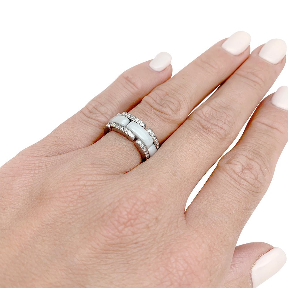 Bague CHANEL, "Ultra", or blanc, céramique blanche, diamants - Castafiore