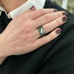 Bague CHAUMET "Lien" en céramique noire, or blanc et diamants - Castafiore