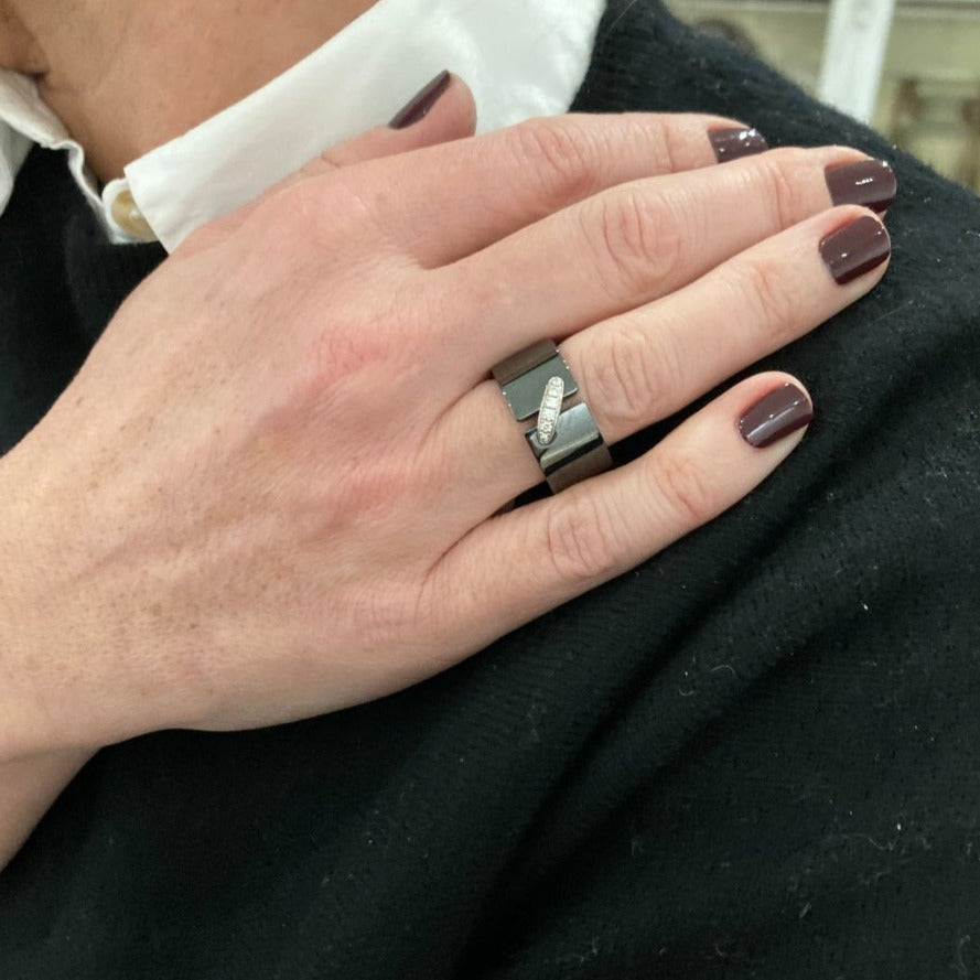 Bague CHAUMET "Lien" en céramique noire, or blanc et diamants - Castafiore