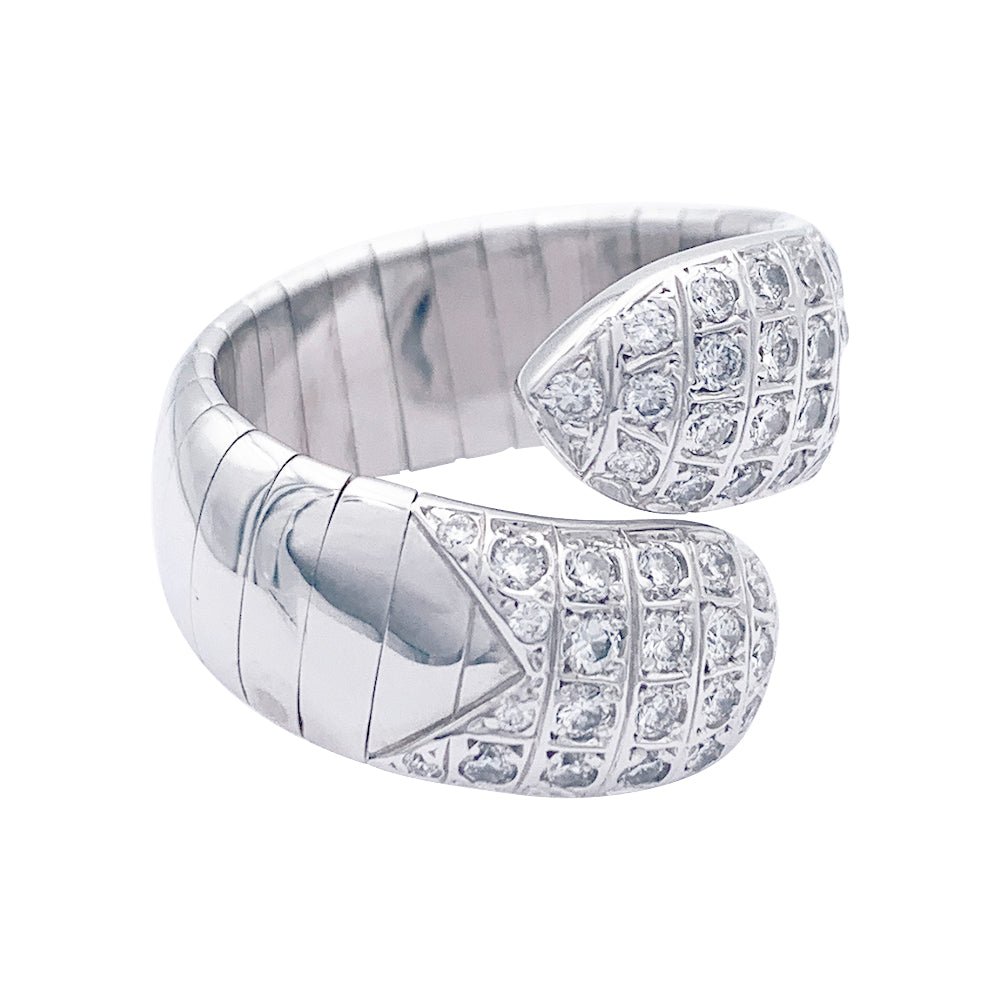 Bague Chaumet, “Plume pointes diamants croisées”, or blanc, diamants - Castafiore