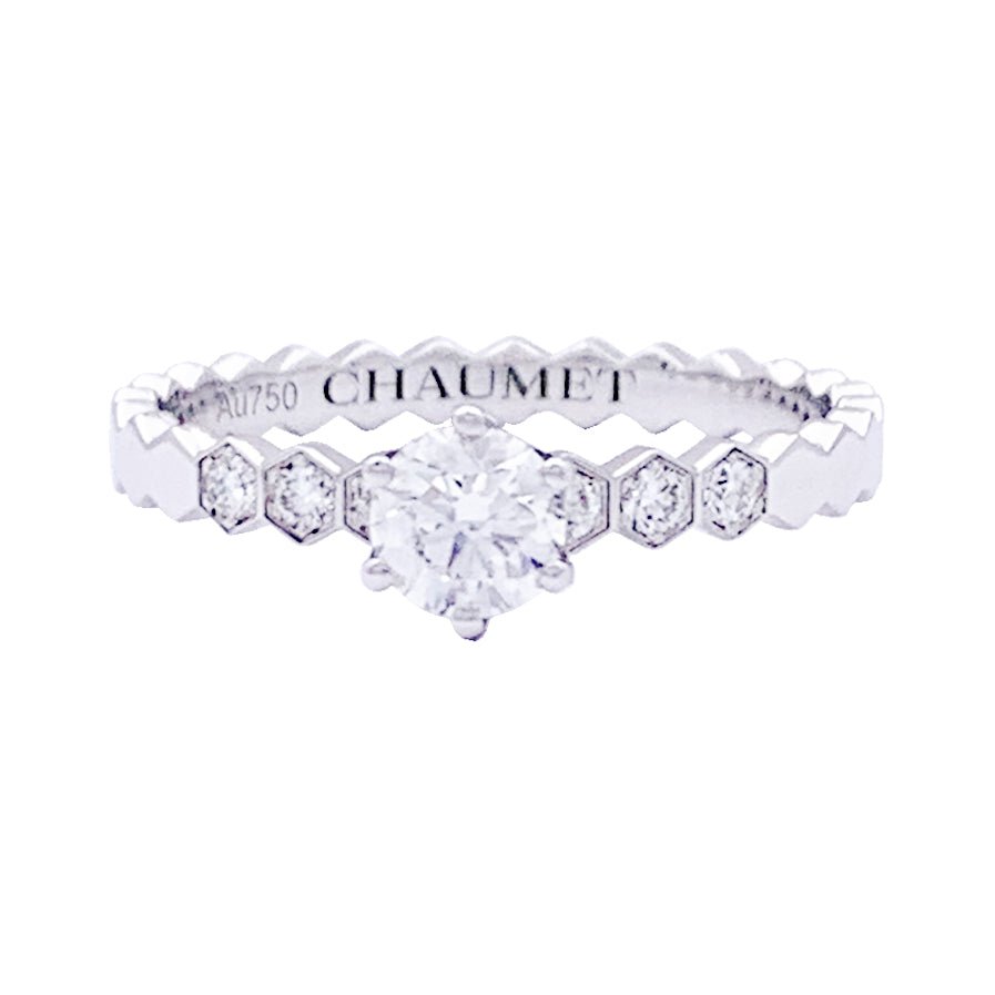 Bague CHAUMET "Solitaire Bee my Love" or blanc, diamants. - Castafiore