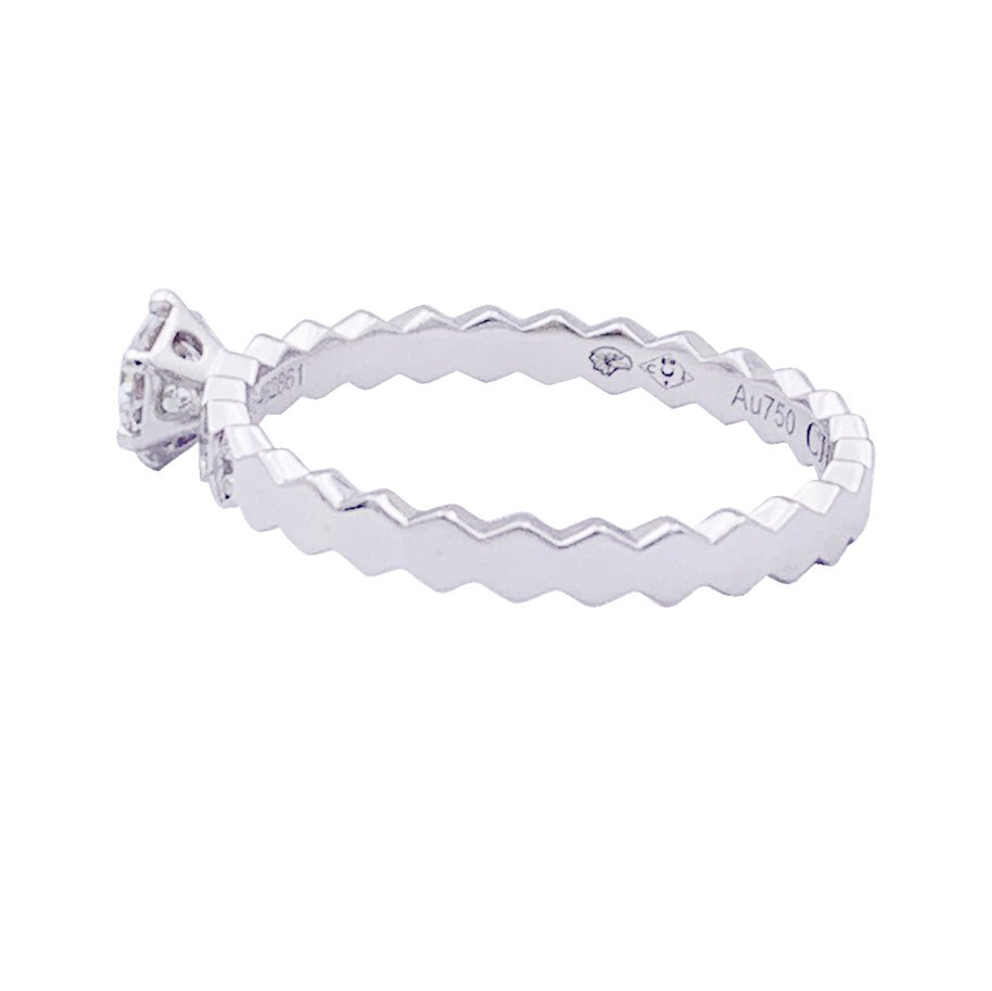 Bague CHAUMET "Solitaire Bee my Love" or blanc, diamants. - Castafiore