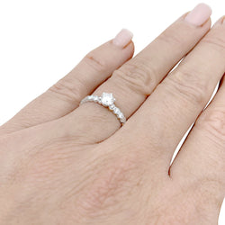 Bague CHAUMET "Solitaire Bee my Love" or blanc, diamants. - Castafiore
