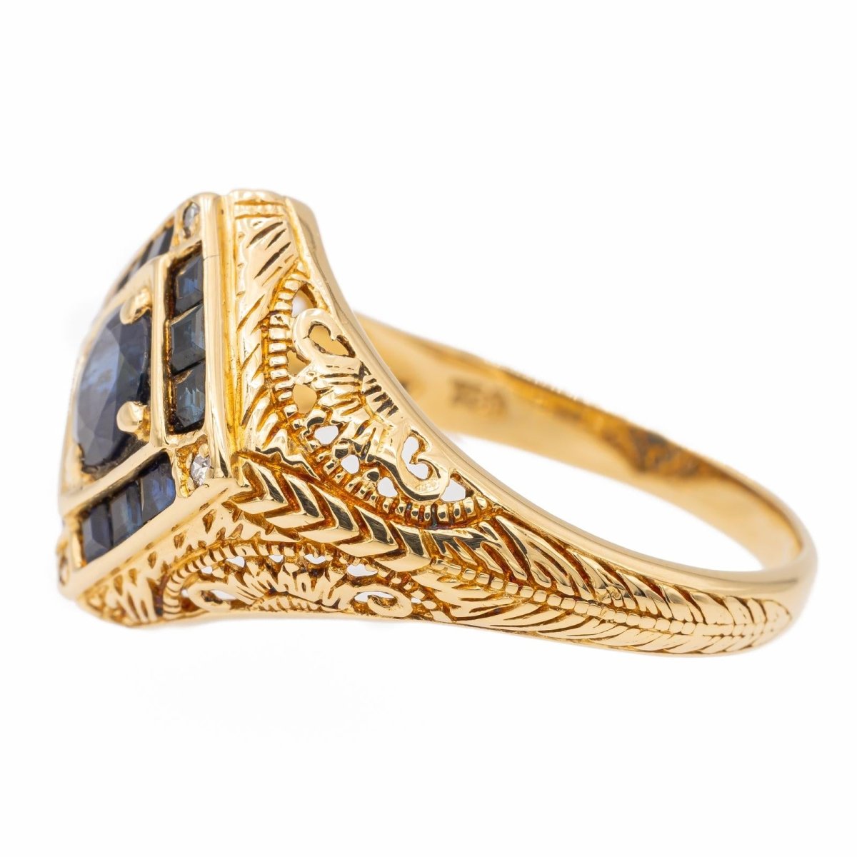 Bague Chevalière en or jaune et saphirs - Castafiore