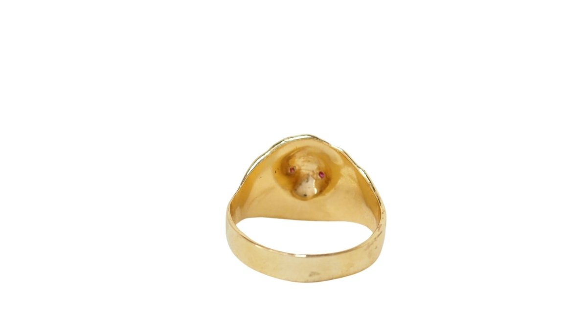 Bague chevalière Lion en or jaune, rubis et diamant - Castafiore