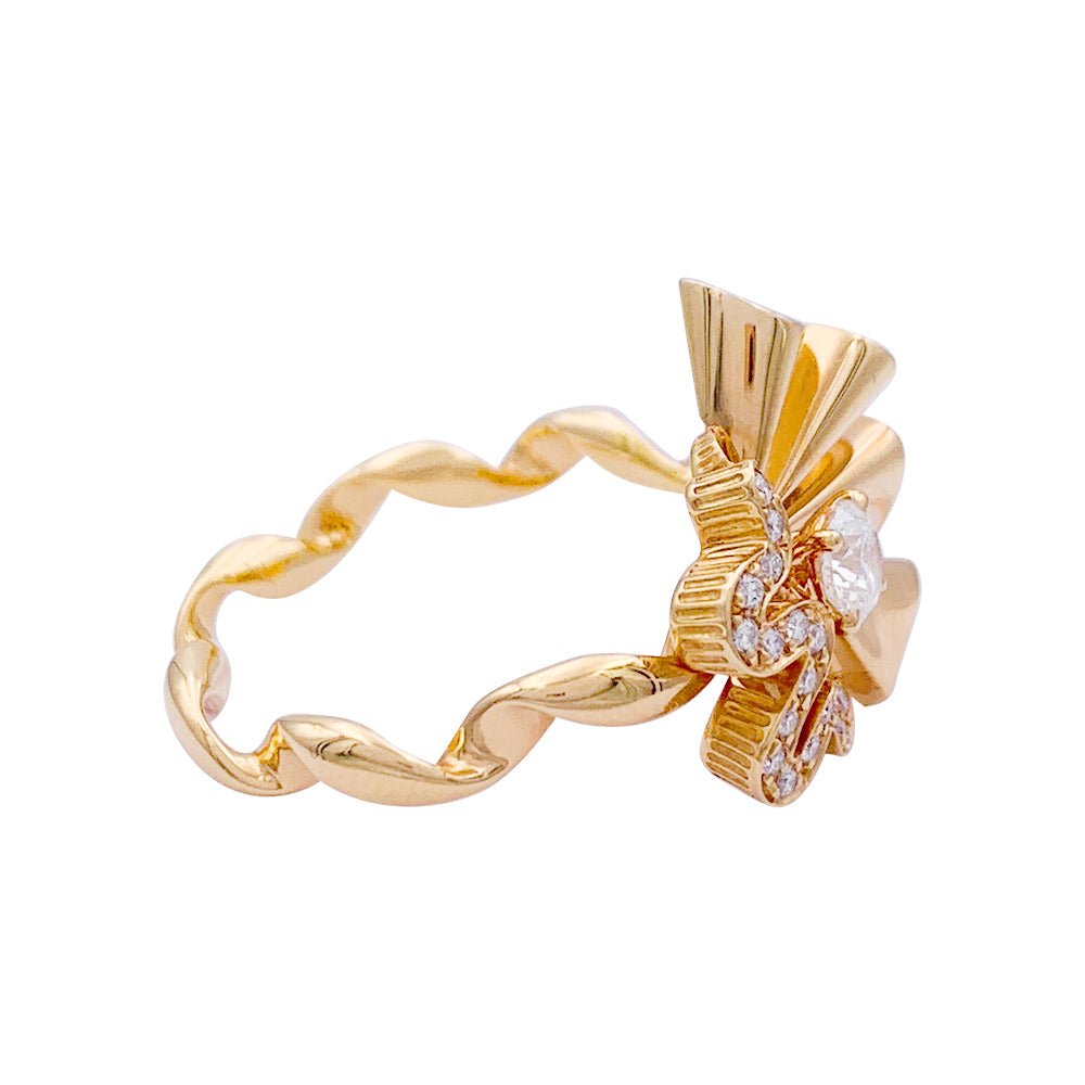 Bague CHRISTIAN DIOR "Archi Dior Cocotte" en or rose et diamants. - Castafiore