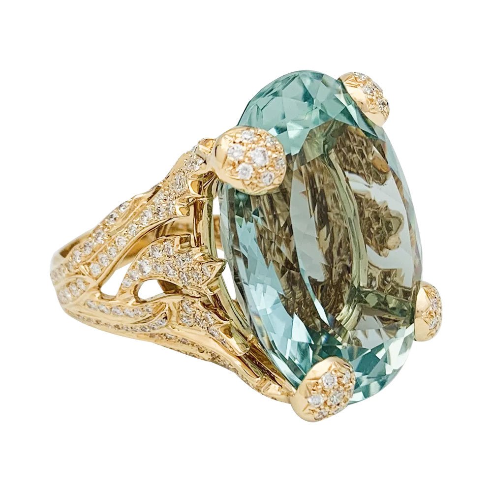 Bague Christian Dior, "Miss Dior", en or jaune, béryl vert et diamants - Castafiore