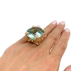 Bague Christian Dior, "Miss Dior", en or jaune, béryl vert et diamants - Castafiore