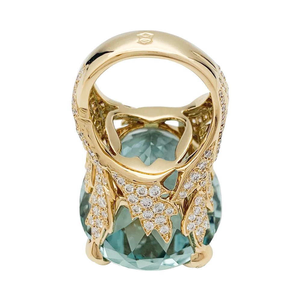 Bague Christian Dior, "Miss Dior", en or jaune, béryl vert et diamants - Castafiore