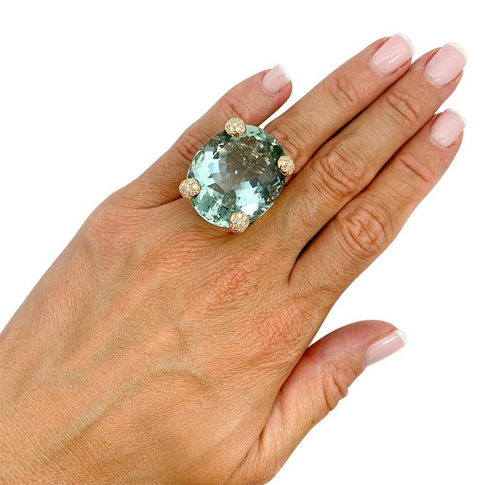 Bague Christian Dior, "Miss Dior", en or jaune, béryl vert et diamants - Castafiore