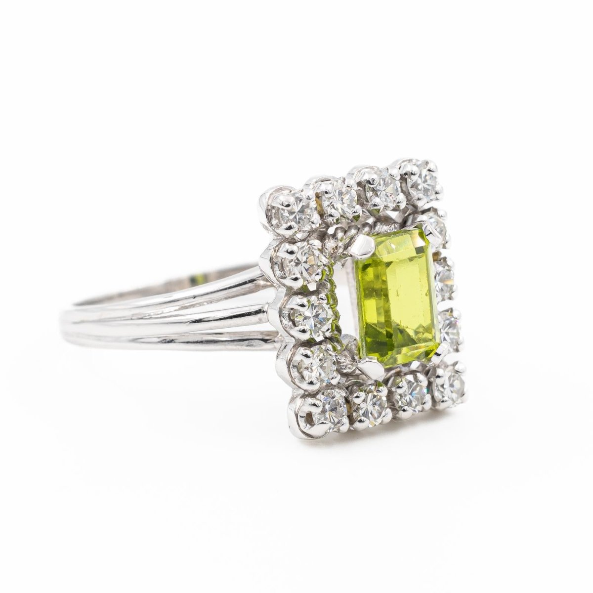 Bague Cocktail en or blanc, diamants et péridot - Castafiore