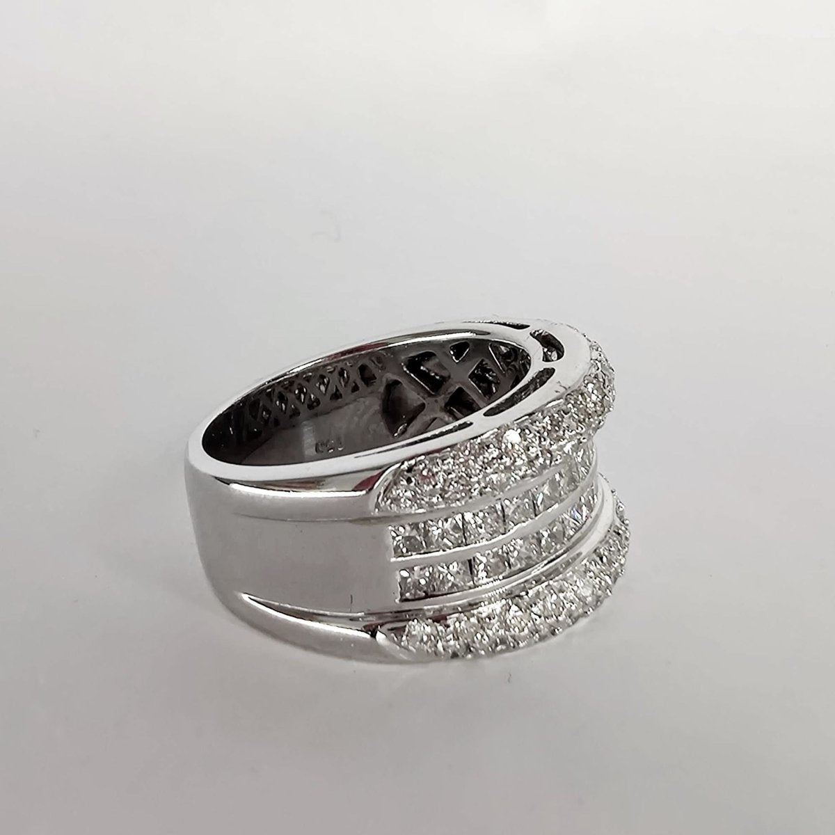 BAGUE COCKTAIL EN OR BLANC ET DIAMANTS - Castafiore