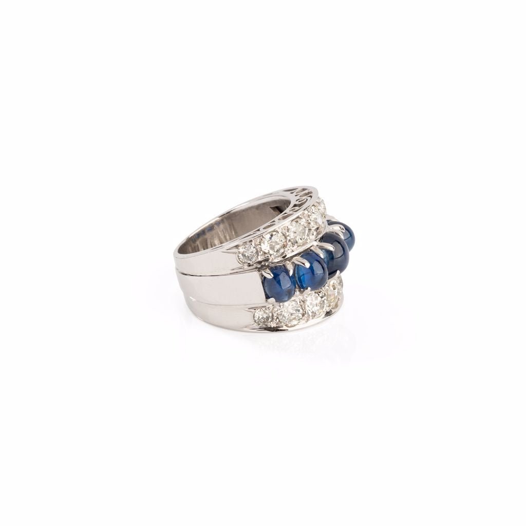 Bague cocktail en or blanc sertie de diamants et de saphirs cabochon - Castafiore