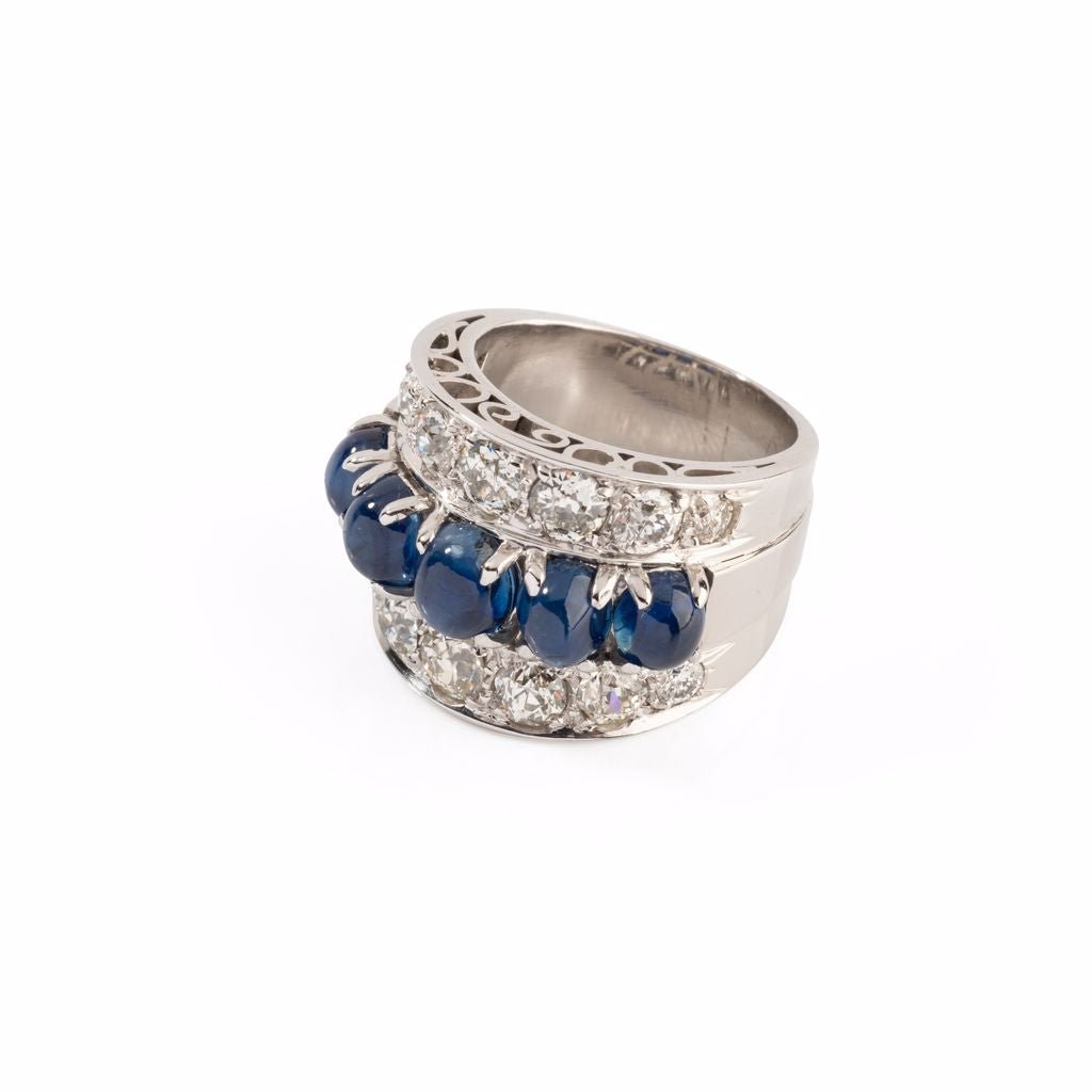 Bague cocktail en or blanc sertie de diamants et de saphirs cabochon - Castafiore