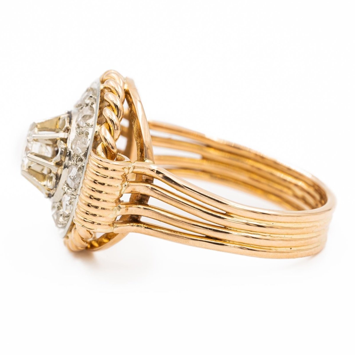 Bague Cocktail en or rose et diamants - Castafiore