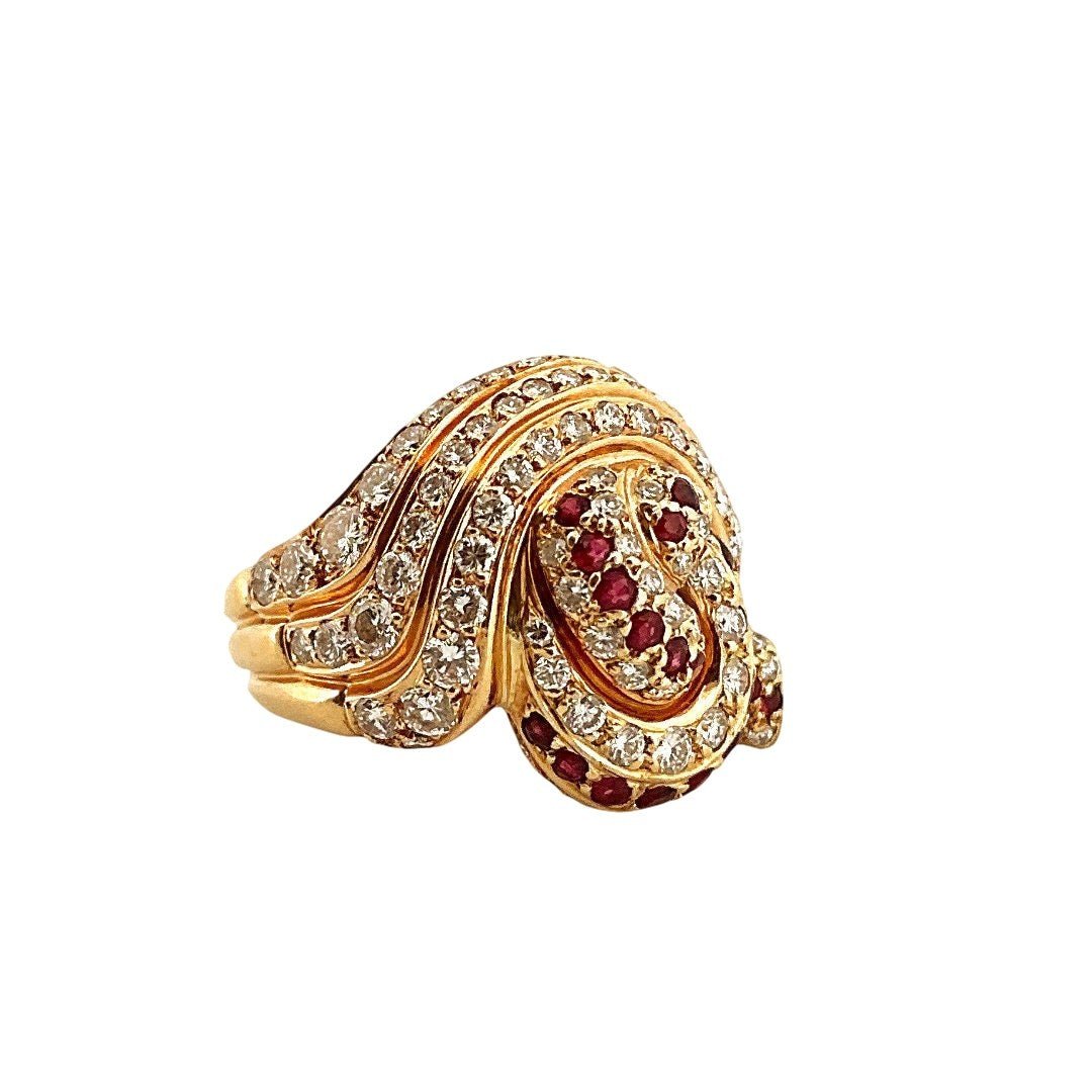 Bague Cocktail HERVÉ SCHICK en or jaune, rubis et diamants - Castafiore
