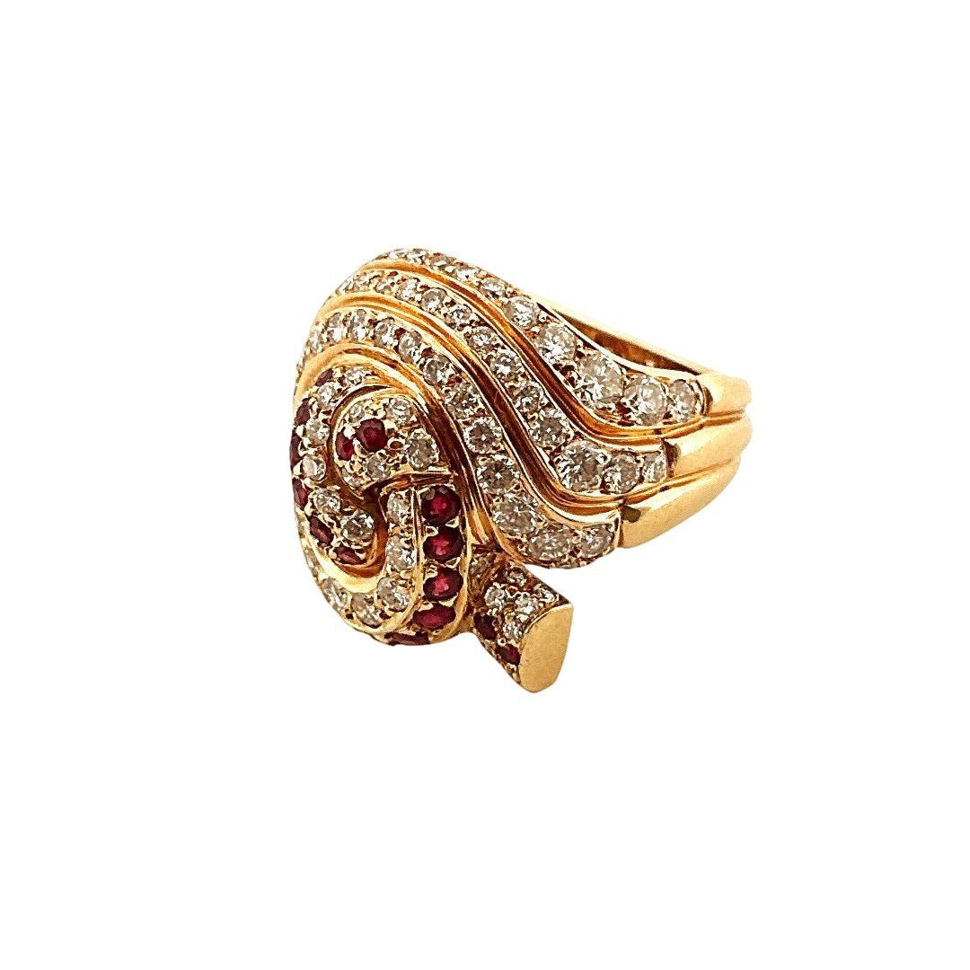 Bague Cocktail HERVÉ SCHICK en or jaune, rubis et diamants - Castafiore