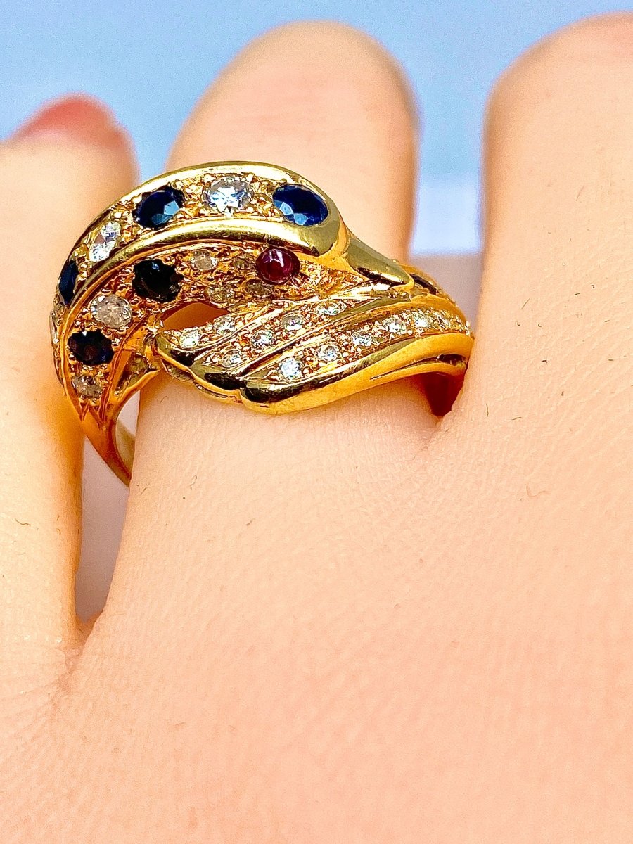 Bague dauphin en or jaune 18 carats ,saphirs ,diamants et rubis - Castafiore