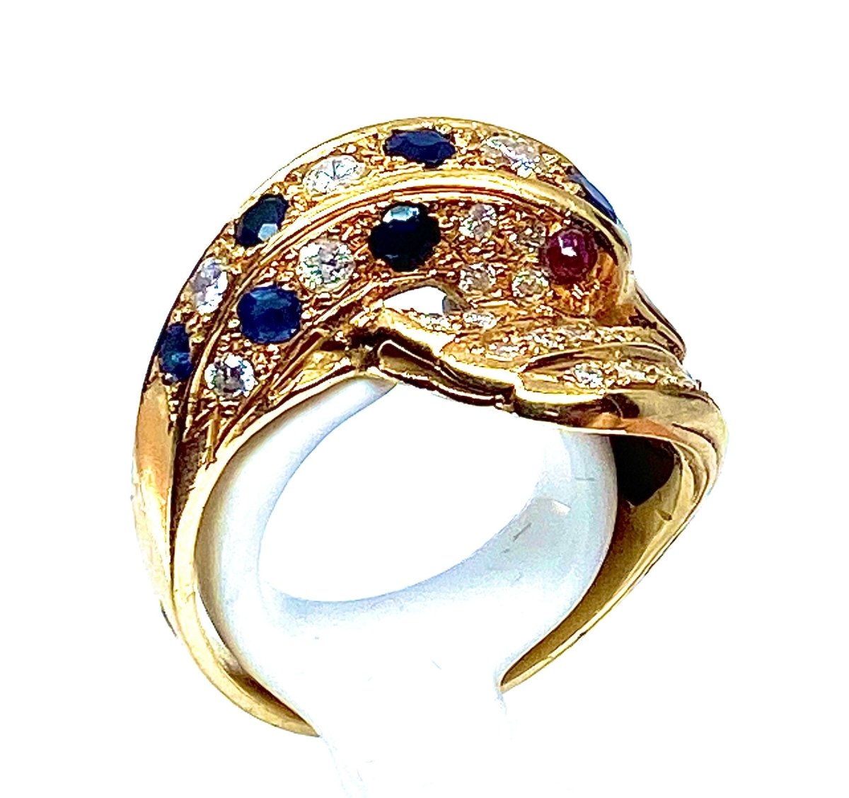Bague dauphin en or jaune 18 carats ,saphirs ,diamants et rubis - Castafiore