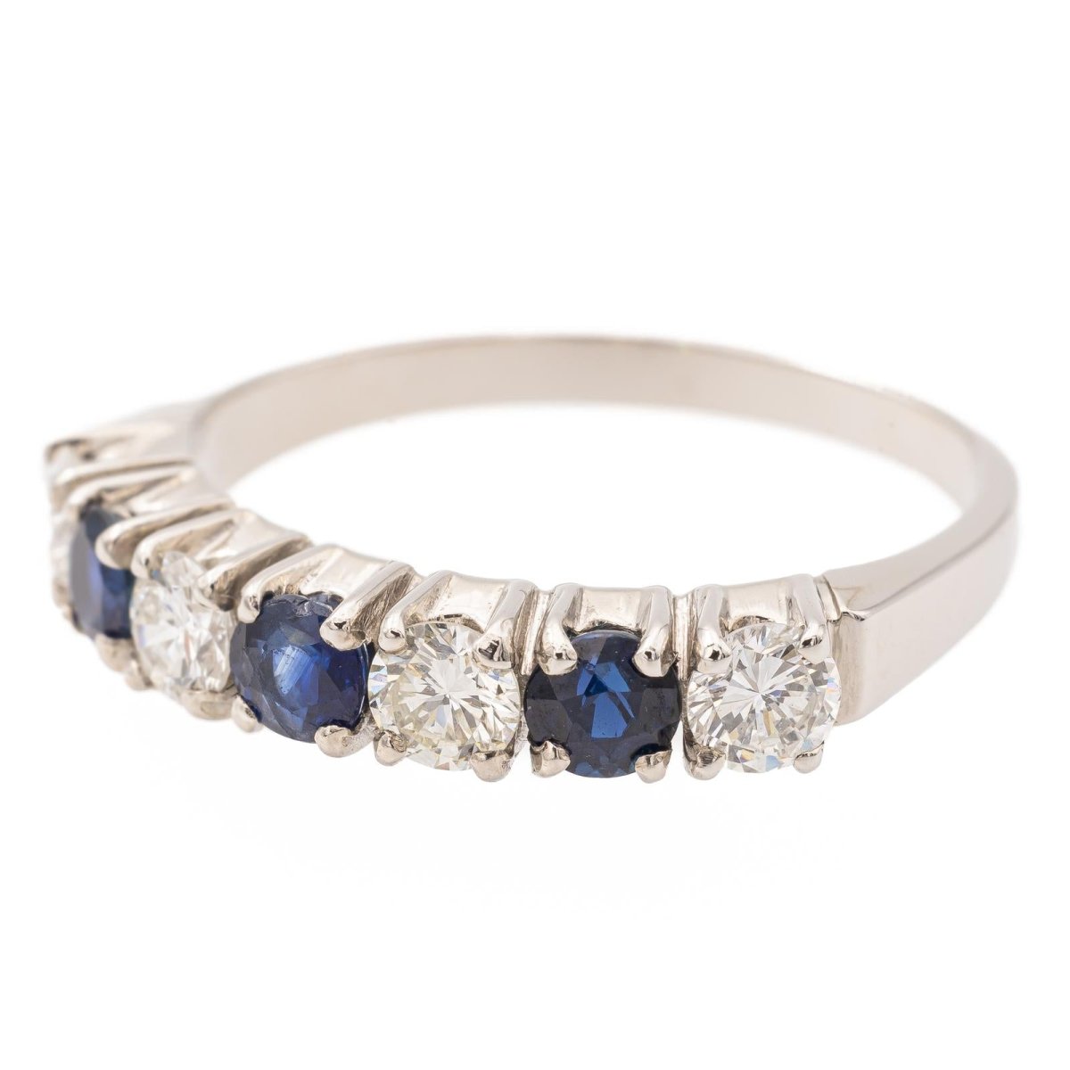 Bague Demi Alliance en or blanc et saphir - Castafiore