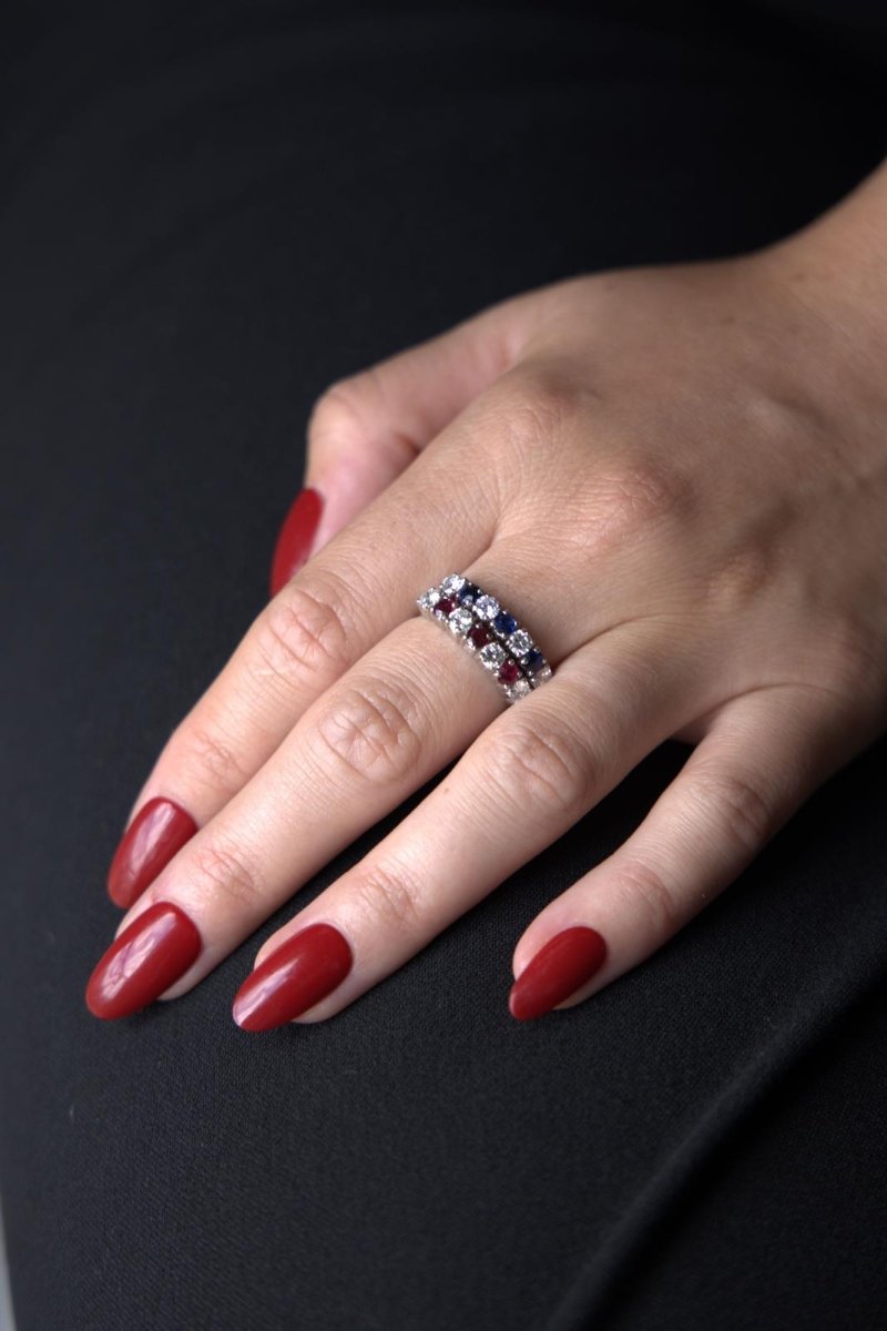 Bague Demi Alliance en or blanc et saphir - Castafiore