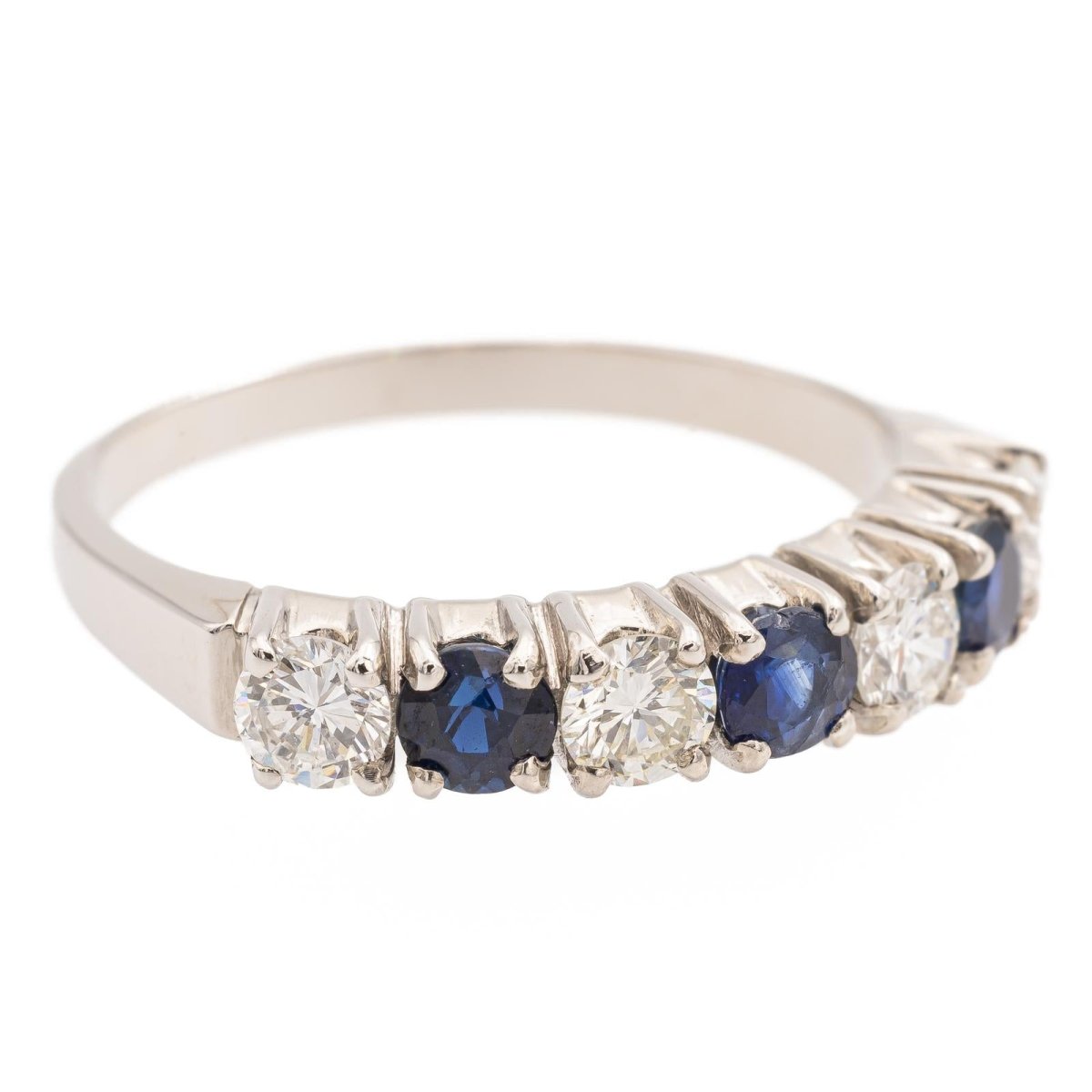Bague Demi Alliance en or blanc et saphir - Castafiore
