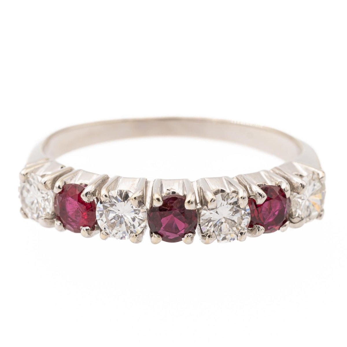 Bague Demi Alliance en or blanc, rubis et diamants - Castafiore