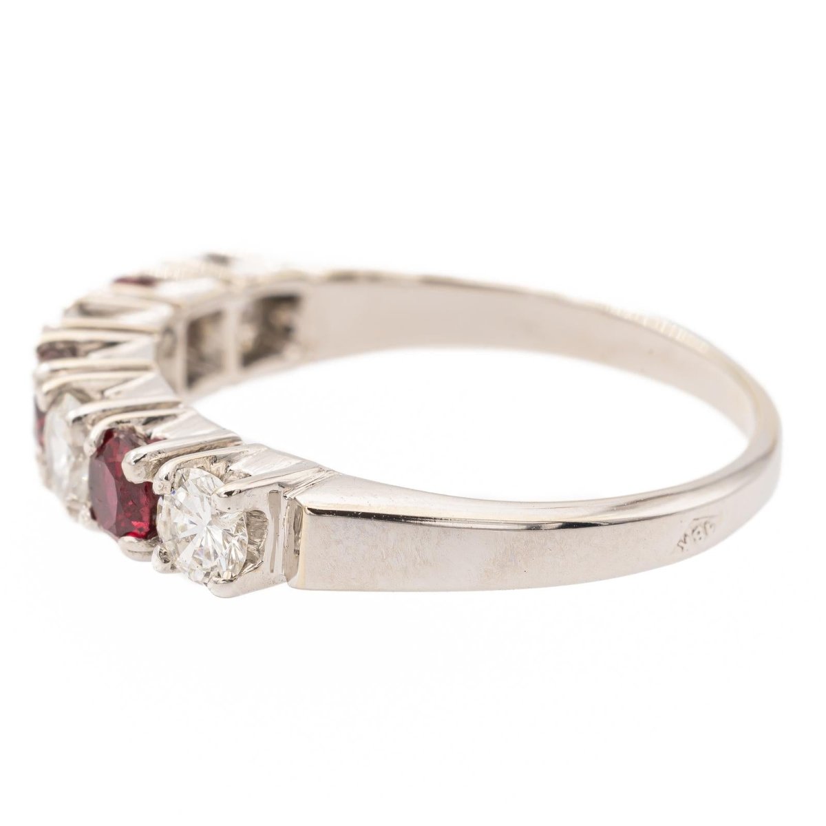 Bague Demi Alliance en or blanc, rubis et diamants - Castafiore