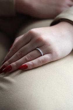 Bague Demi alliance Or blanc Diamant - Castafiore