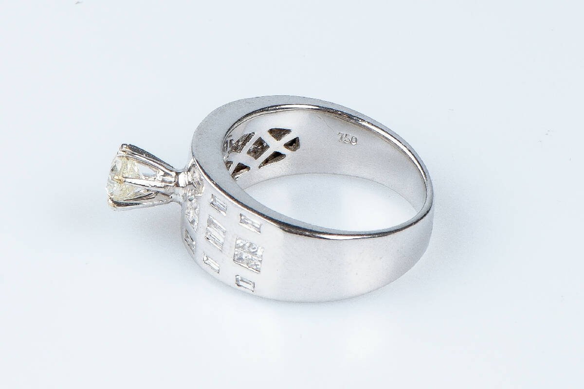 Bague diamant en or blanc 18 carats - Castafiore