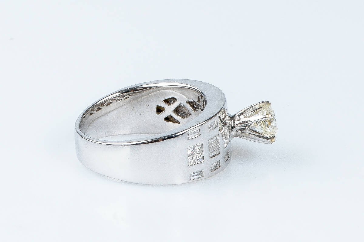 Bague diamant en or blanc 18 carats - Castafiore