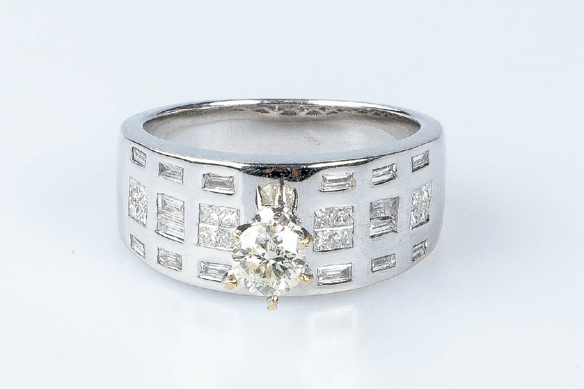 Bague diamant en or blanc 18 carats - Castafiore